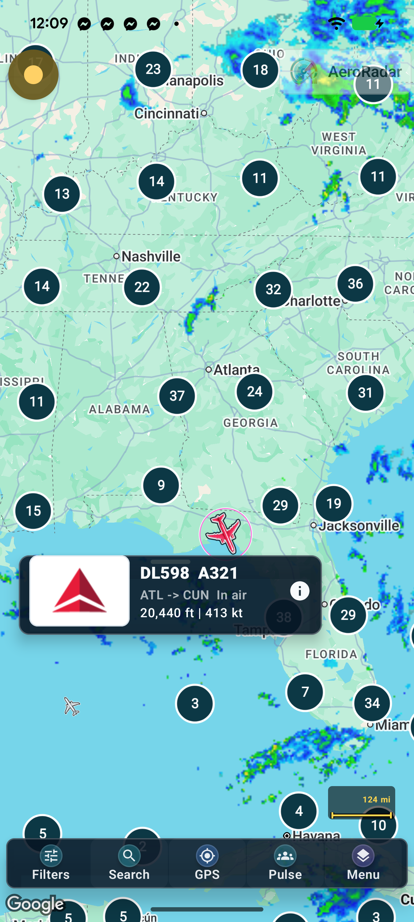 Zoomed-out live map: numbered groups represent loaded aircraft; the selected flight remains separate.